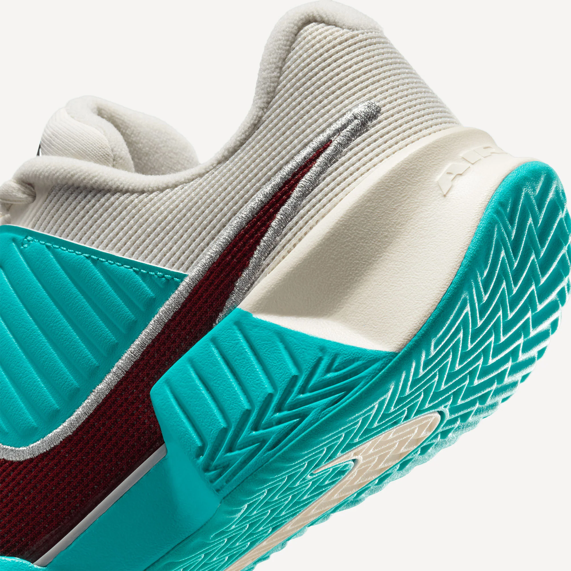 Nike GP Challenge Pro Women's Clay Court Tennis Shoes - Image 8