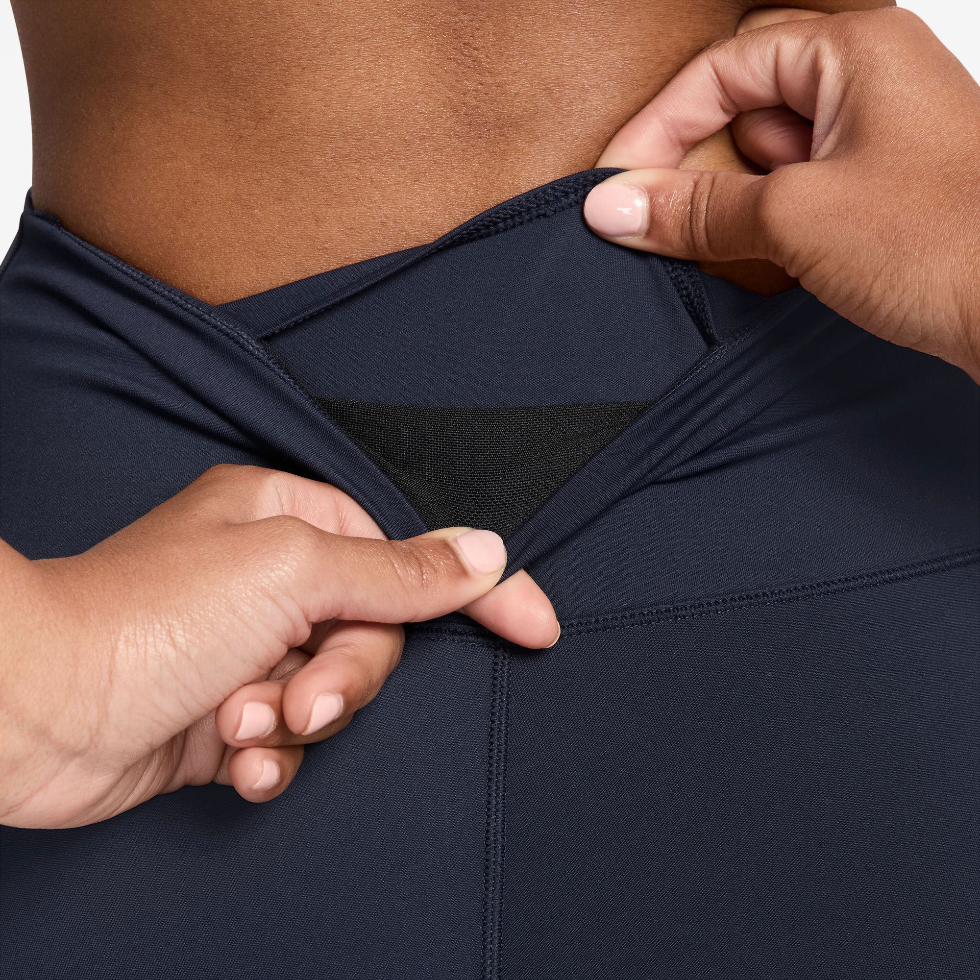 Nike One Women's Dri-FIT High-Waisted Leggings - Image 3