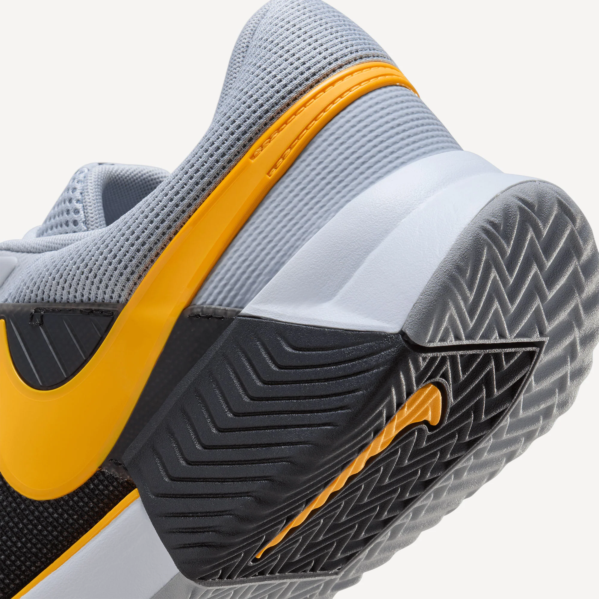 Nike Zoom GP Challenge 1 Men's Clay Court Tennis Shoes - Image 8