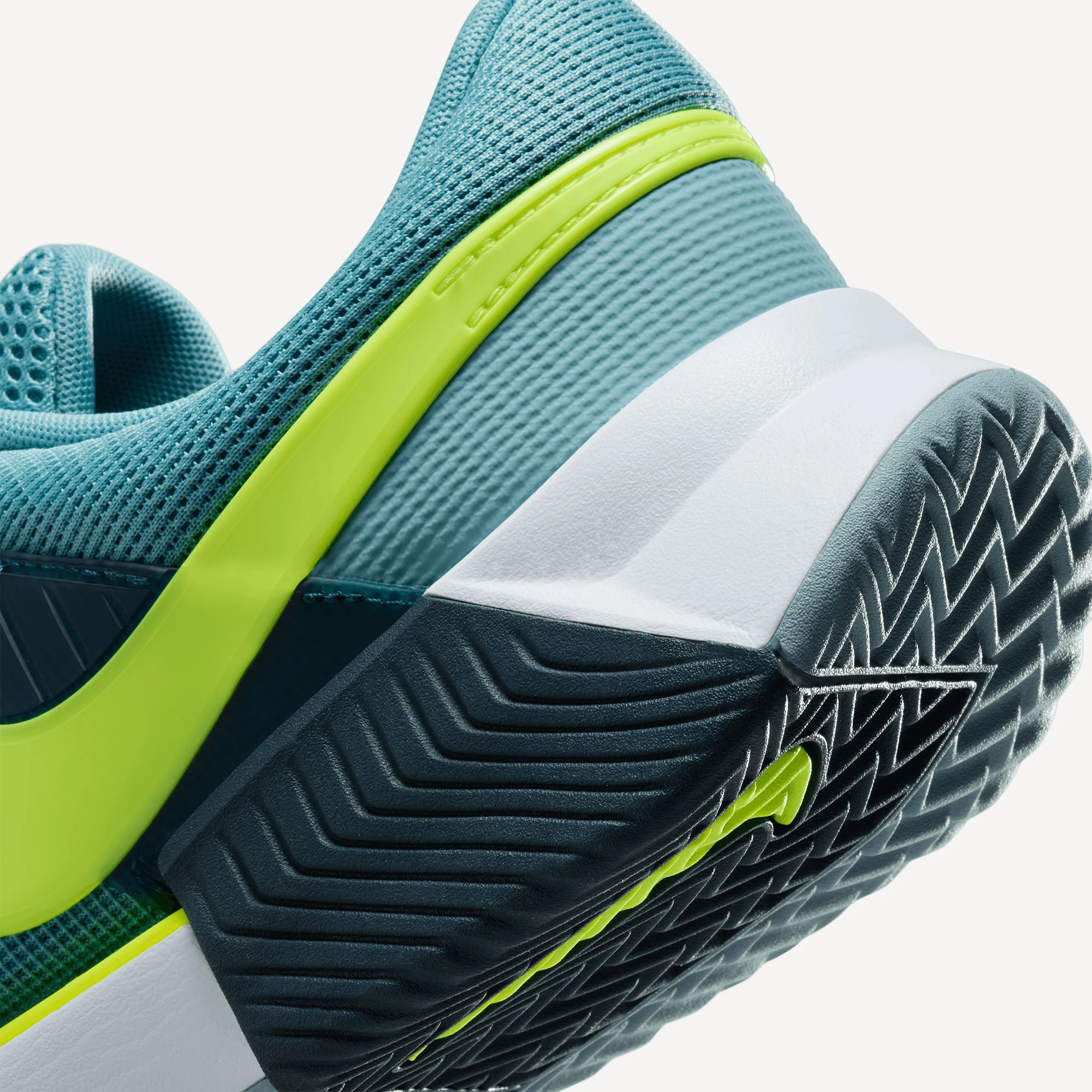Nike Zoom GP Challenge 1 Men's Clay Court Tennis Shoes - Image 8