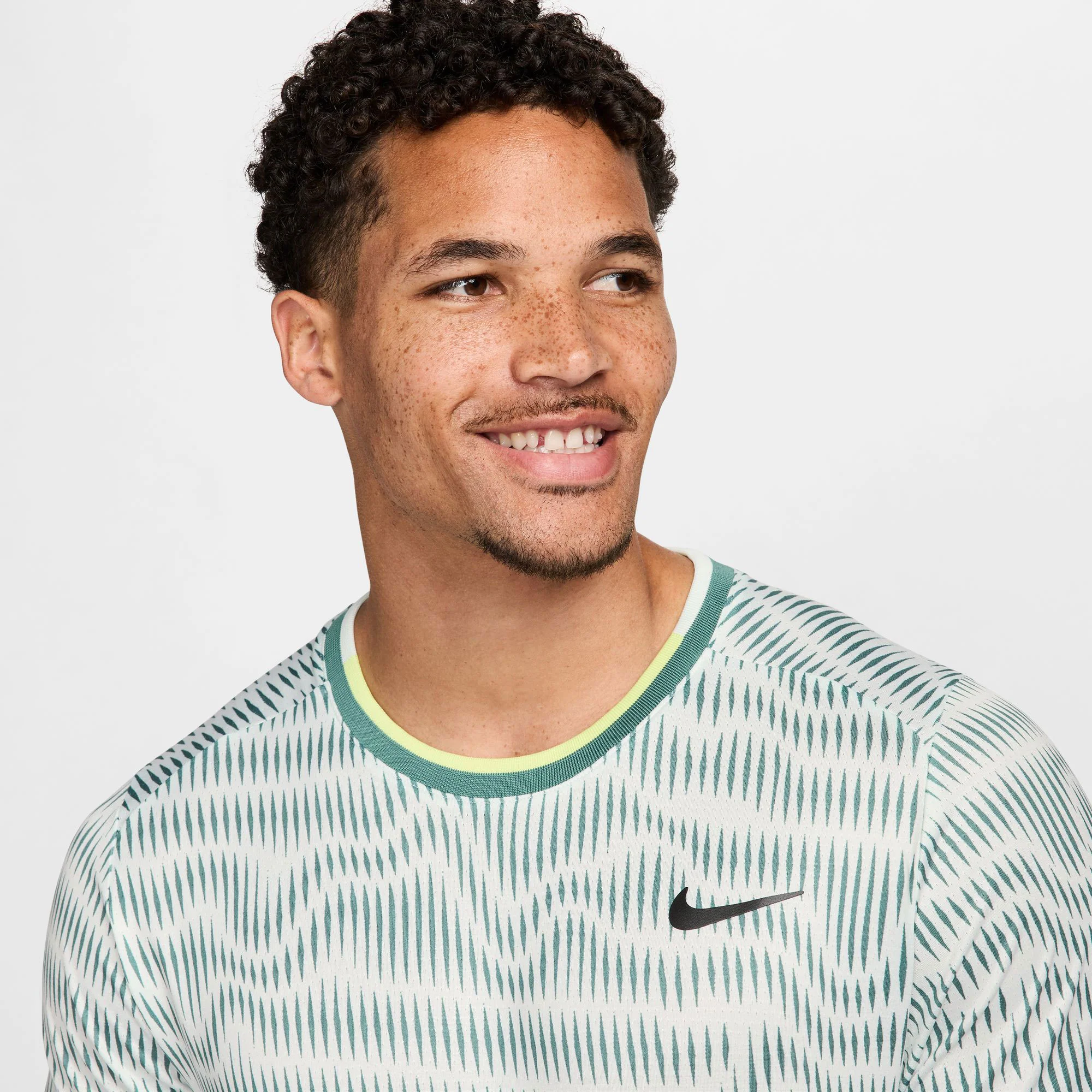 NikeCourt Advantage Men's Dri-FIT Printed Tennis Shirt - Image 3