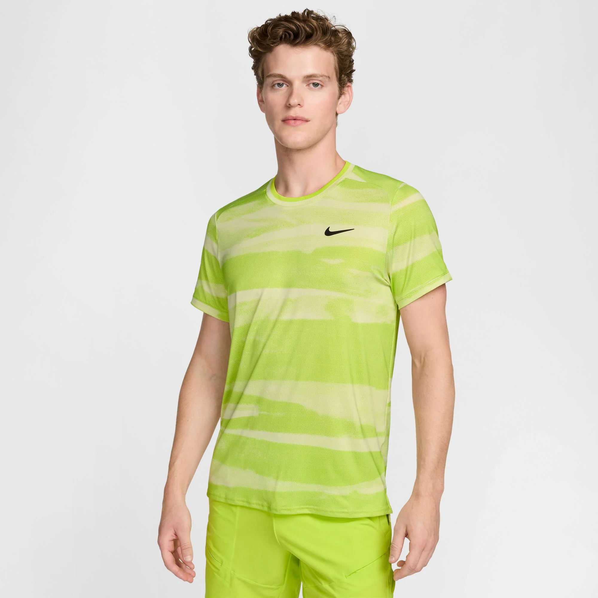 NikeCourt Advantage Men's Dri-FIT Printed Tennis Shirt