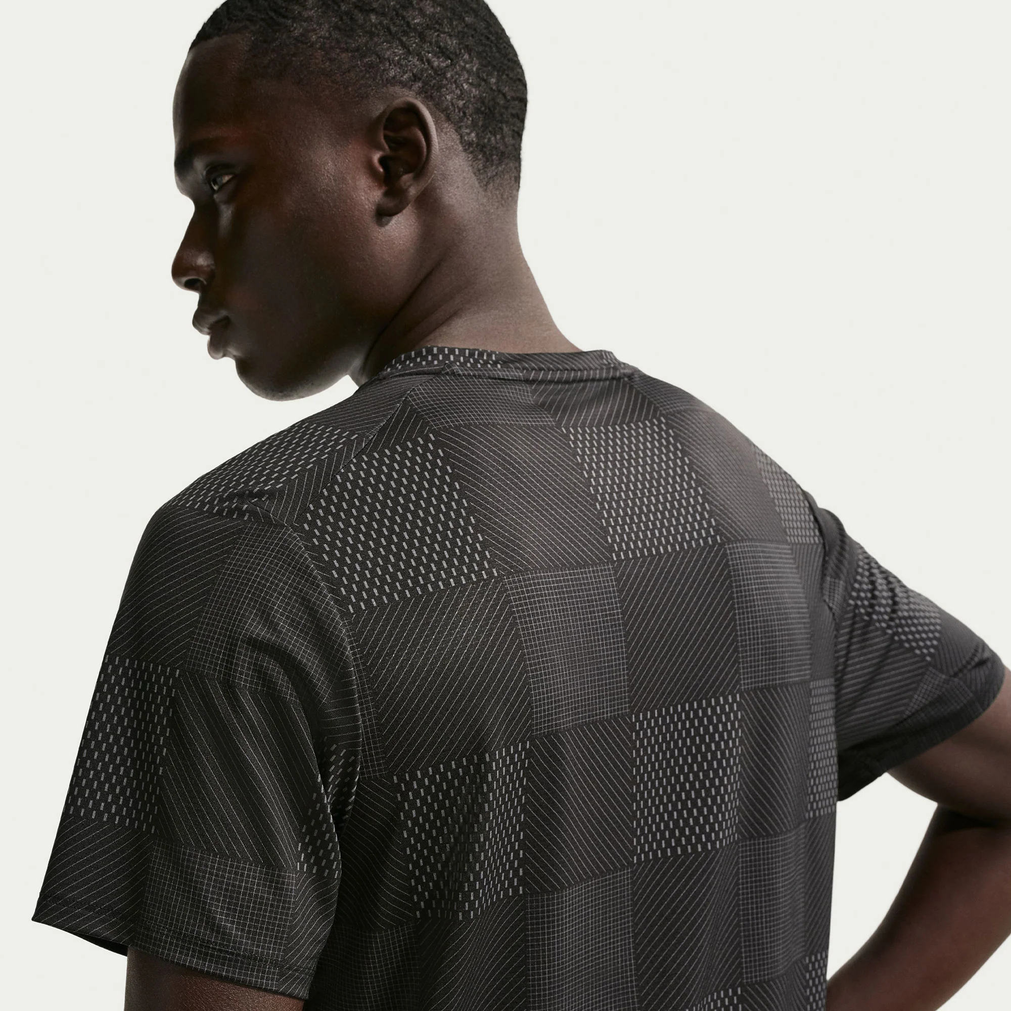 NikeCourt Advantage Men's Dri-FIT Printed Tennis Shirt - Image 2