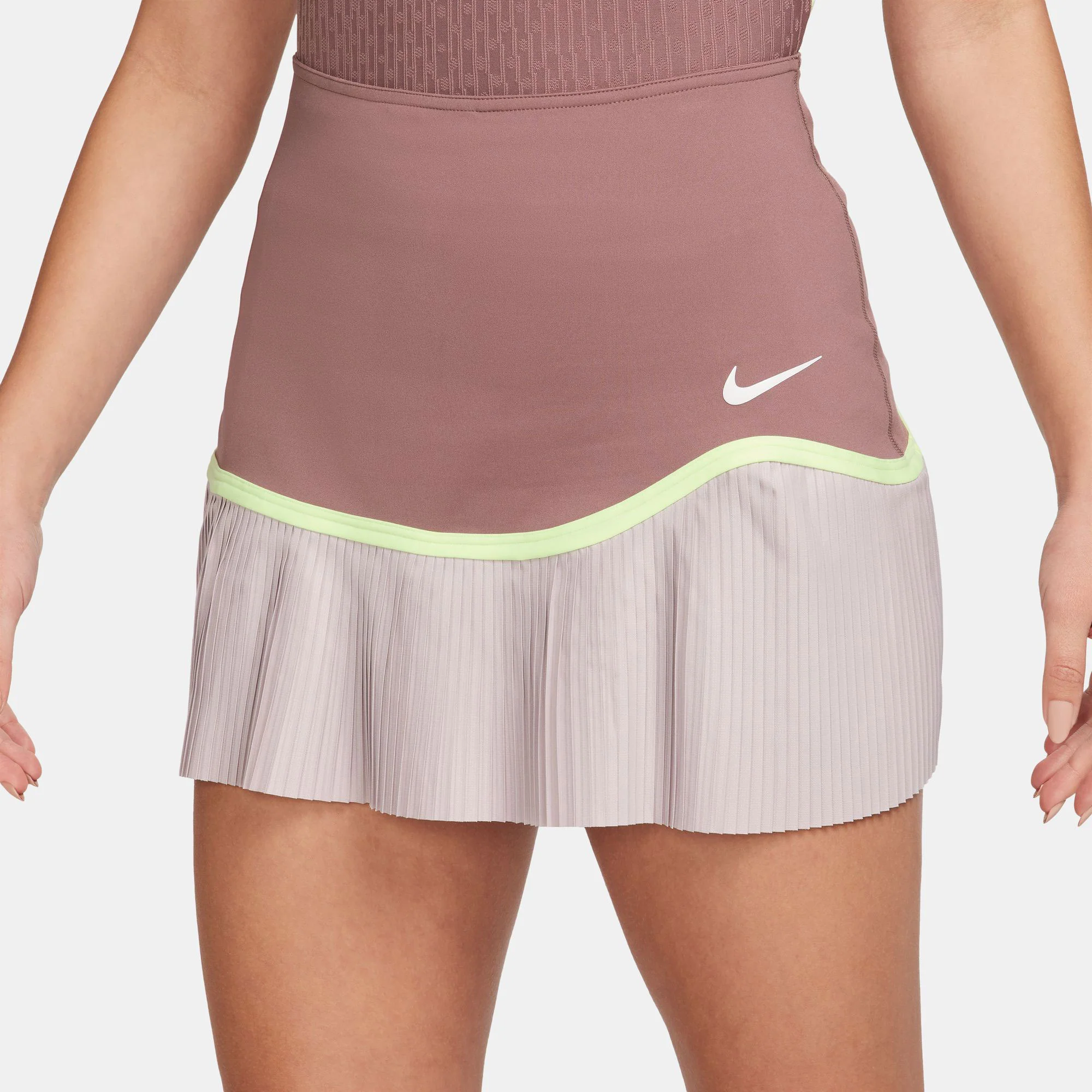 NikeCourt Advantage Women's Dri-FIT Pleated Tennis Skirt - Image 3