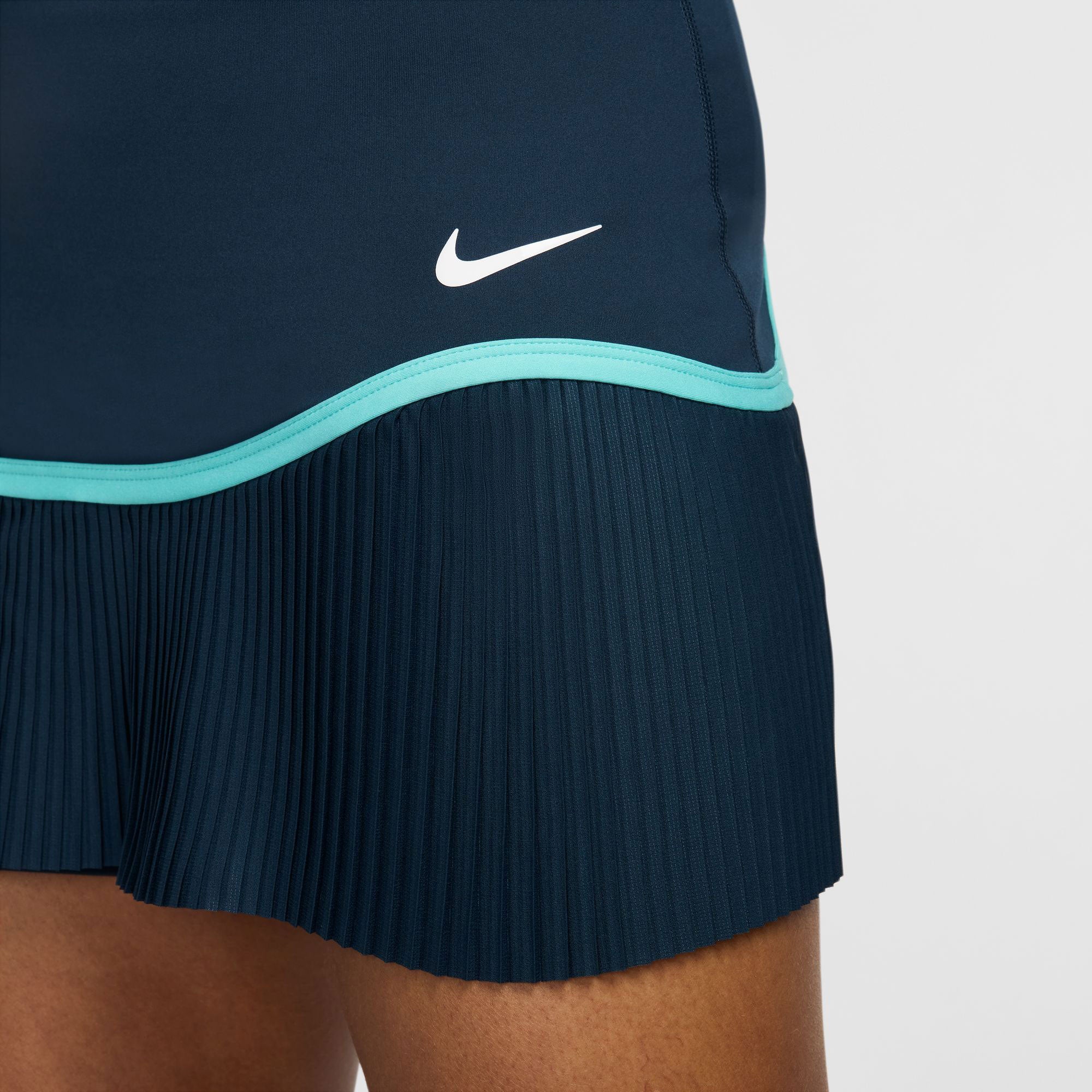 NikeCourt Advantage Women's Dri-FIT Pleated Tennis Skirt - Image 4