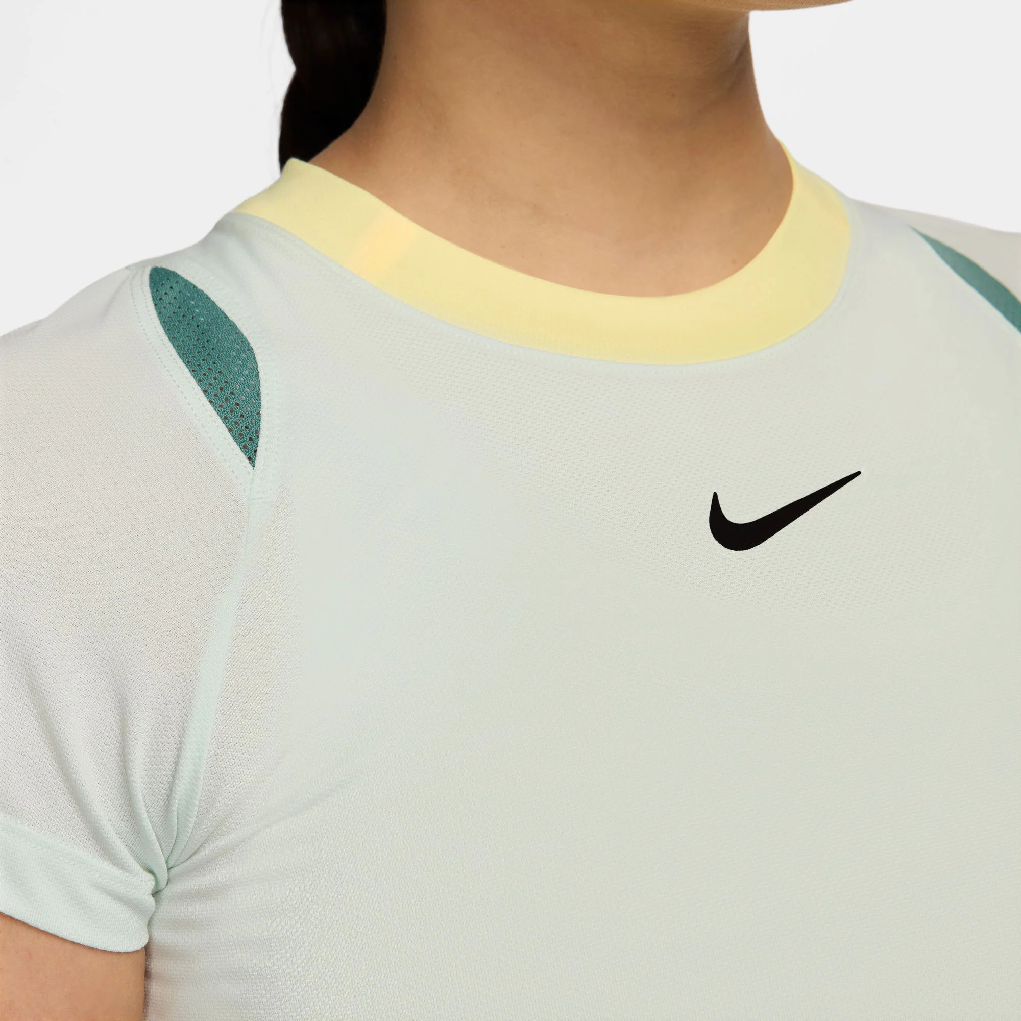 NikeCourt Advantage Women's Dri-FIT Tennis Shirt - Image 4