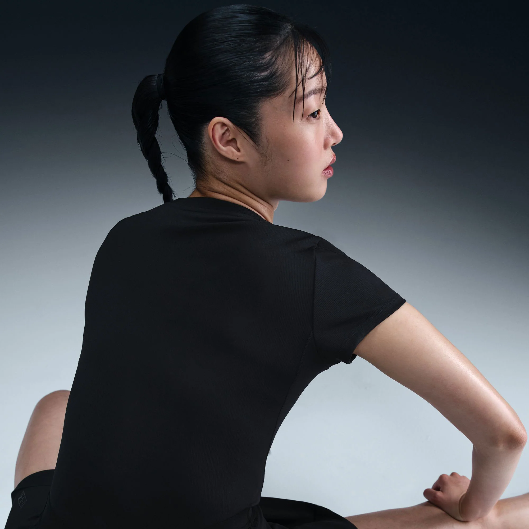 NikeCourt Advantage Women's Dri-FIT Tennis Shirt - Image 3