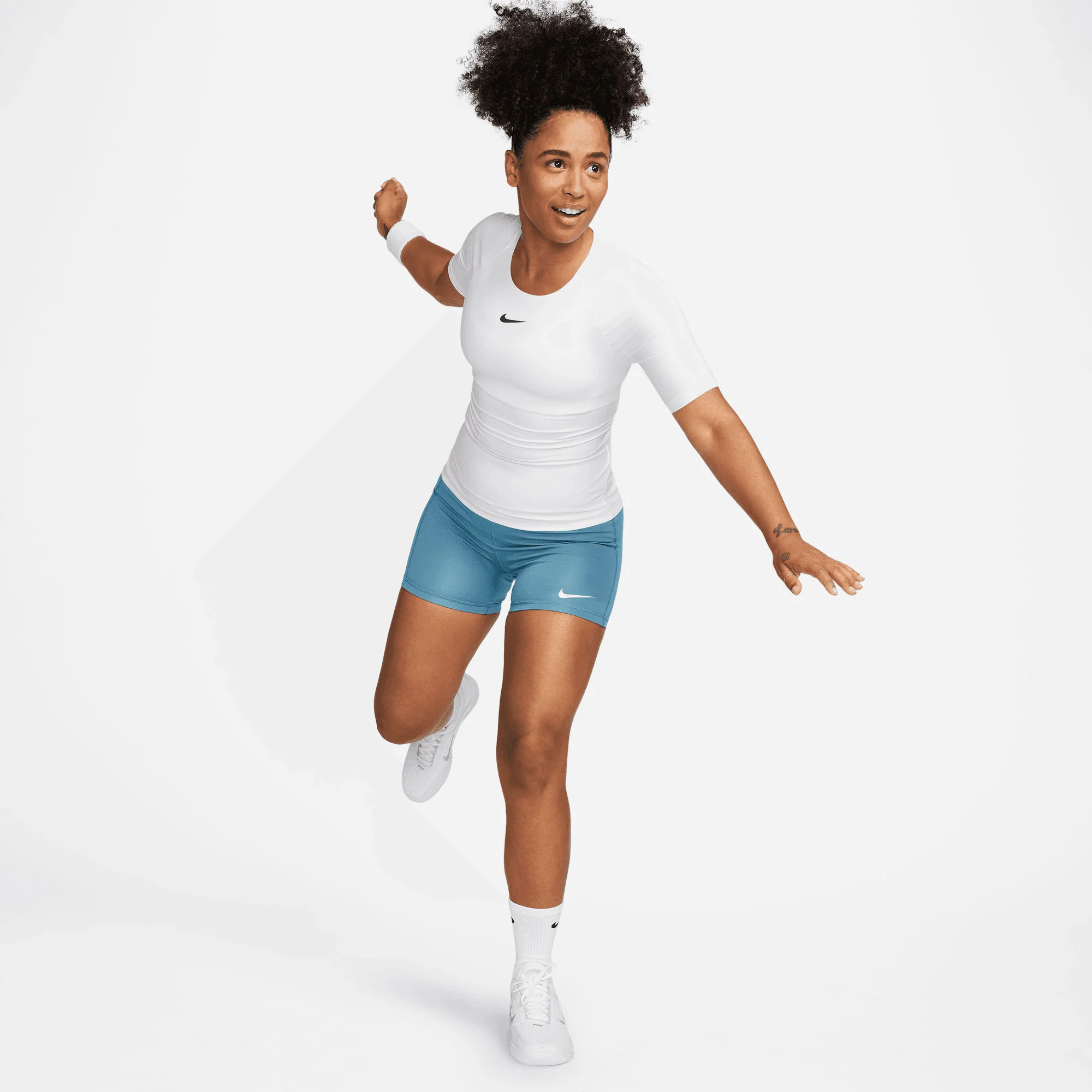 NikeCourt Dri-FIT Advantage Women's 4-Inch High-Rise Tennis Shorts - Image 6
