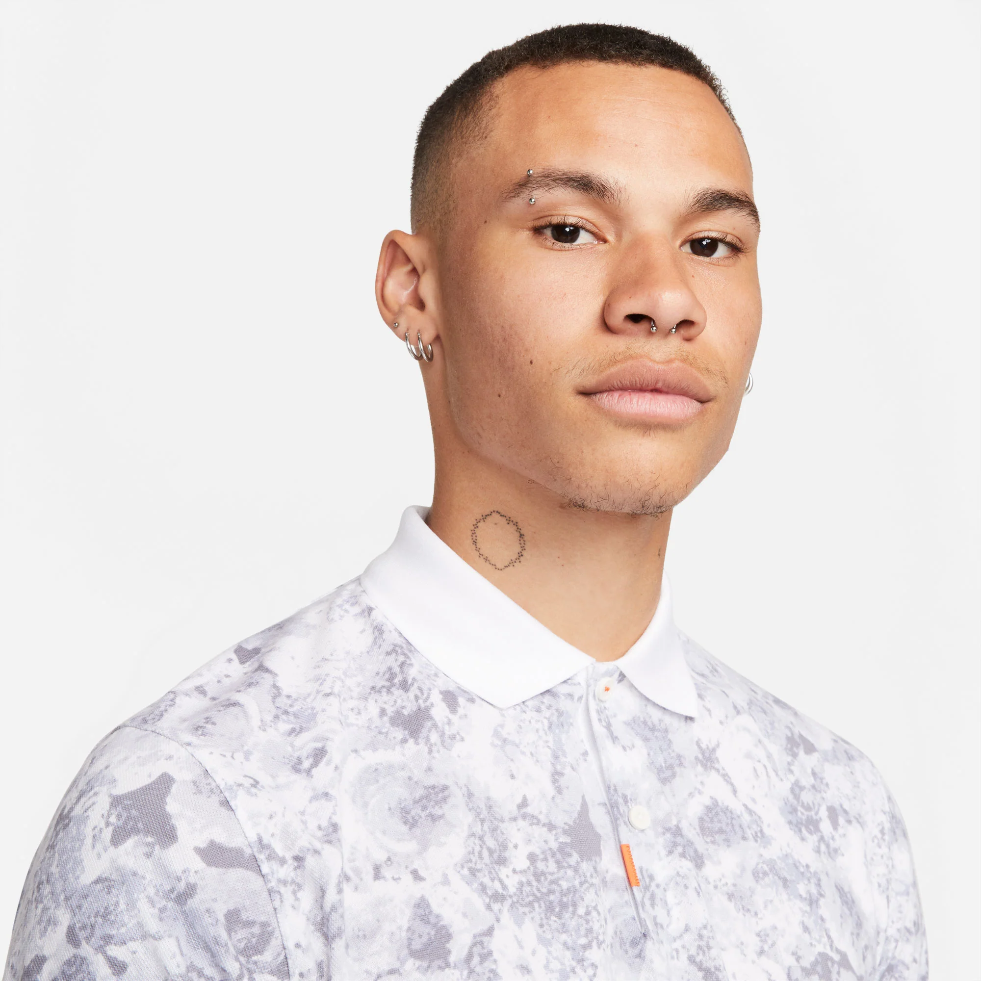 NikeCourt Dri-FIT Heritage London Men's Printed Tennis Polo - Image 3