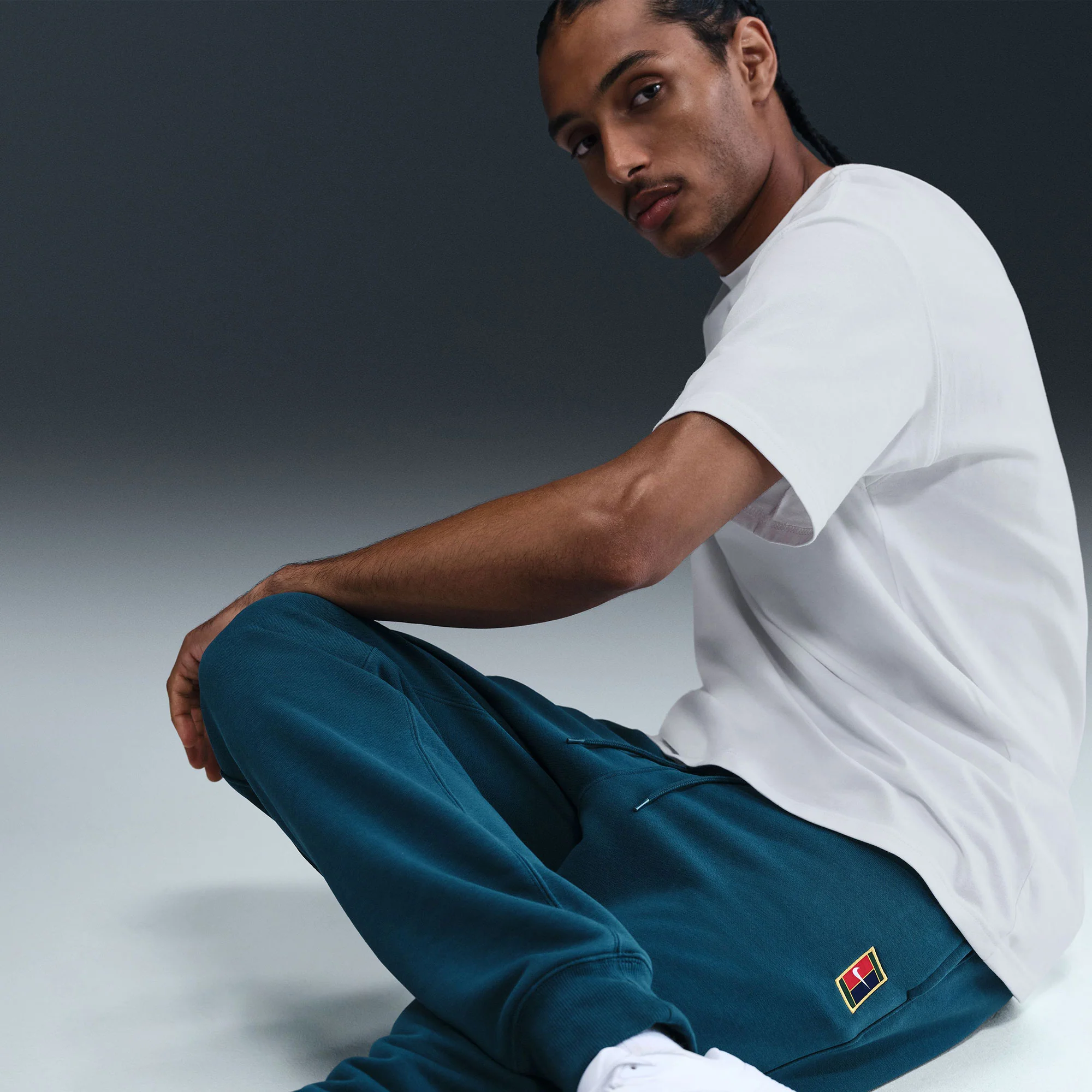NikeCourt Heritage Men's Fleece Tennis Pants - Image 5