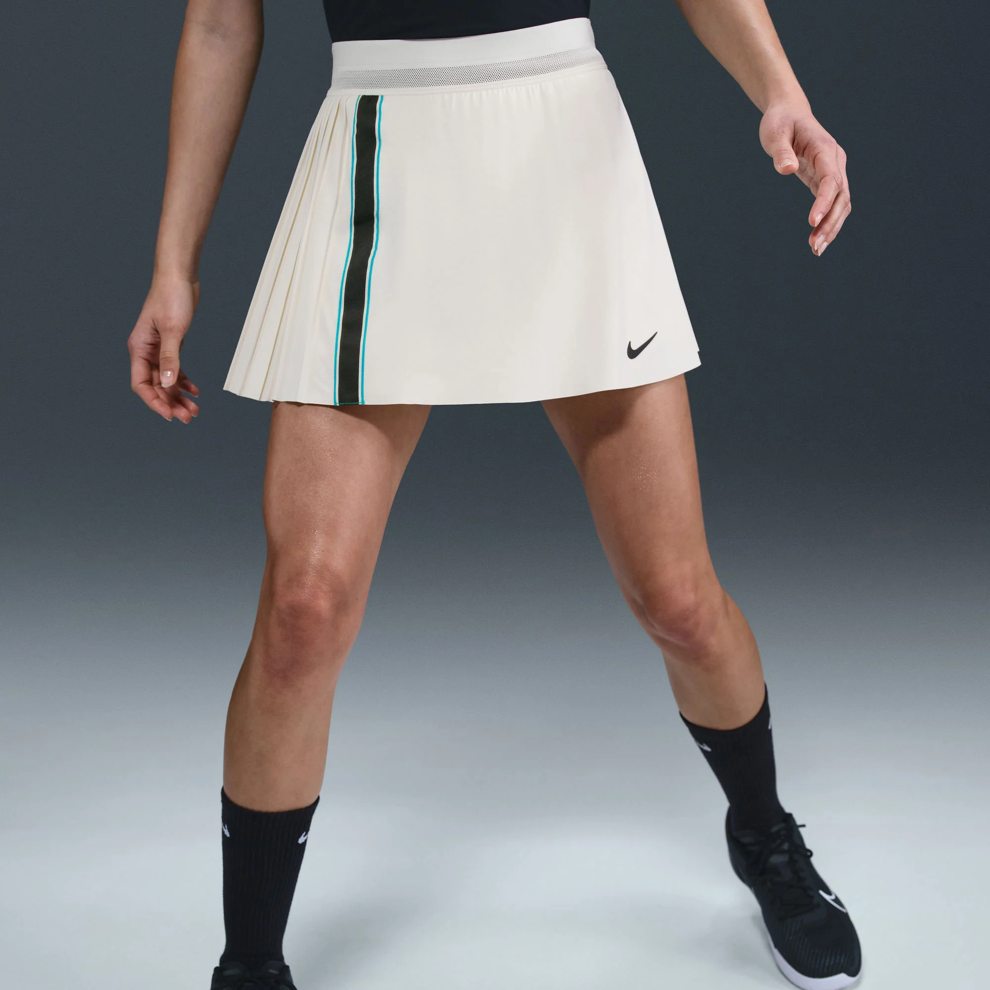 NikeCourt Slam RG Women's Dri-FIT High-Waisted Tennis Skirt - Image 3