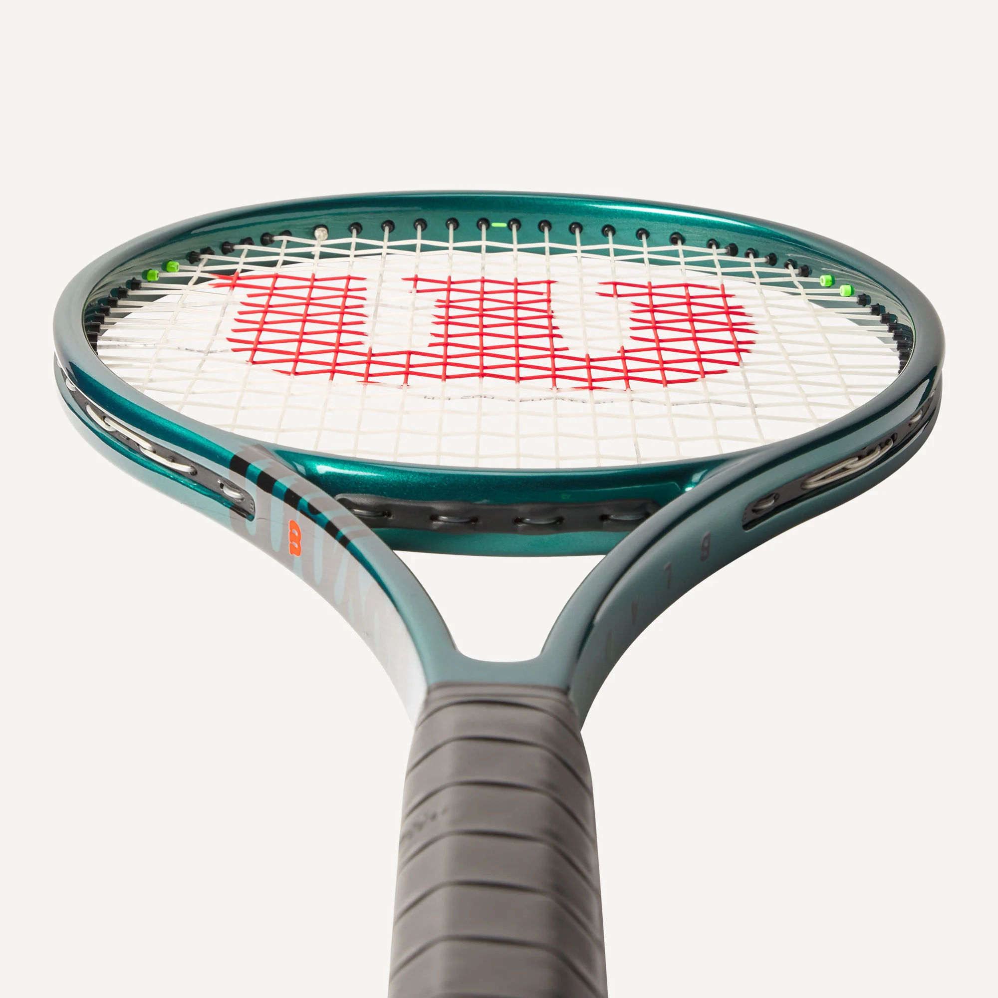 Wilson Blade Pro 98 18x20 V9 Tennis Racket - Image 4