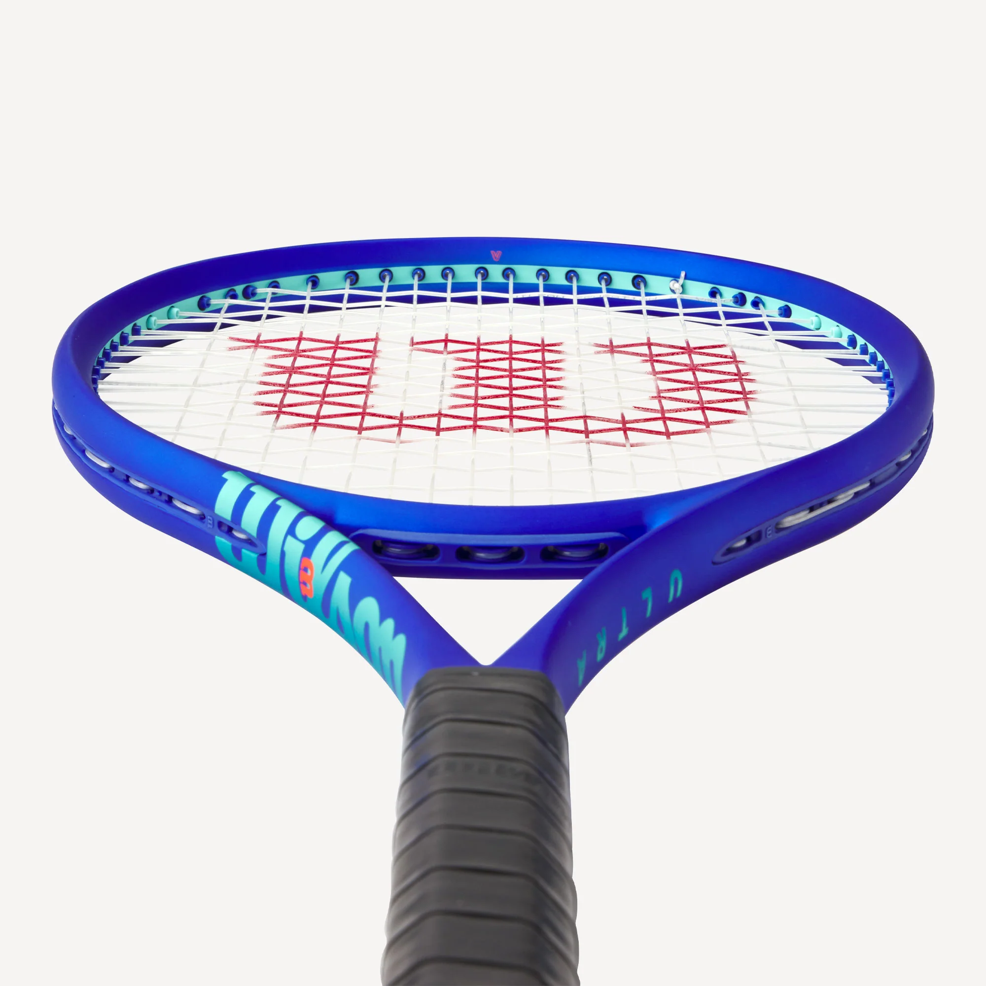 Wilson Ultra 100L V5 Tennis Racket - Image 4